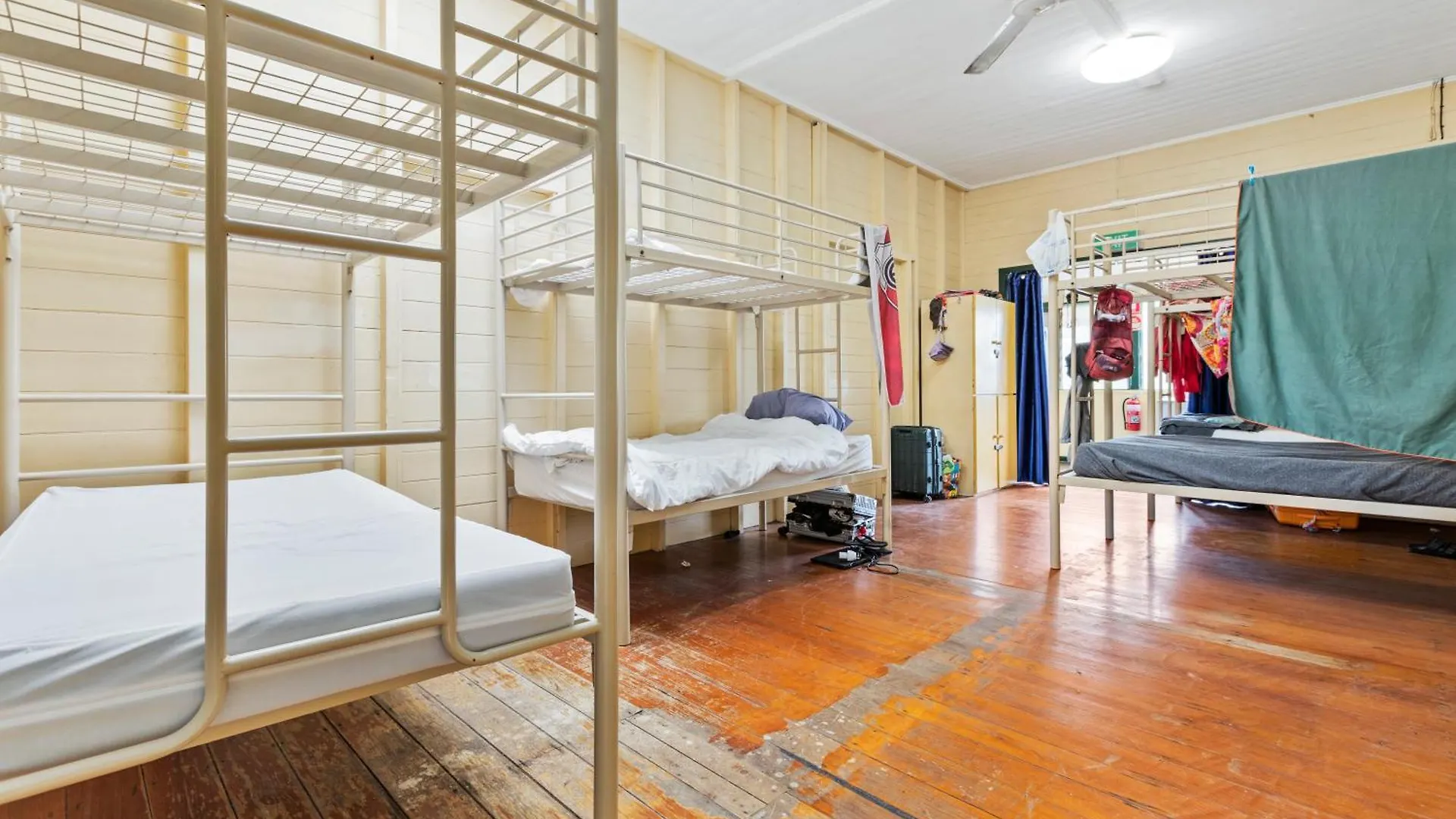 Mangoes Backpacker Hostel & Farmstay Bowen
