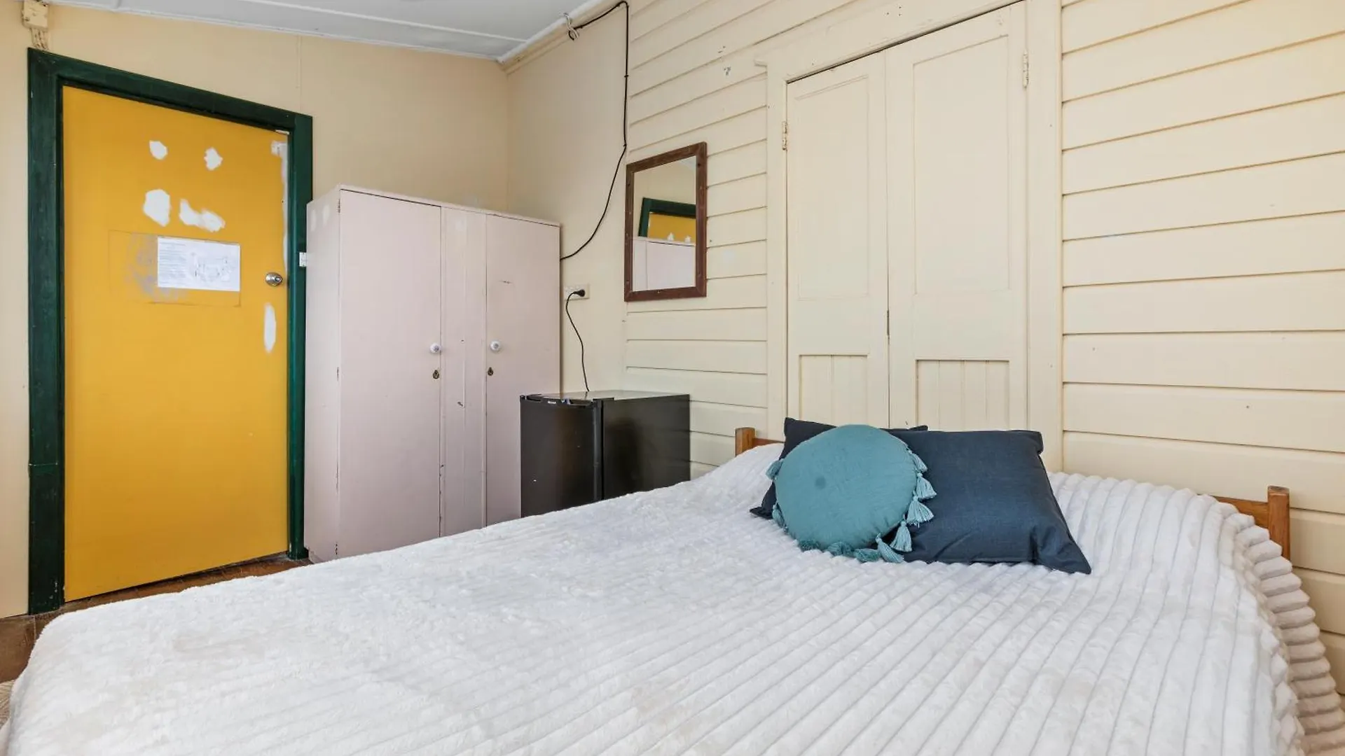 Mangoes Backpacker Hostel & Farmstay Bowen Australia