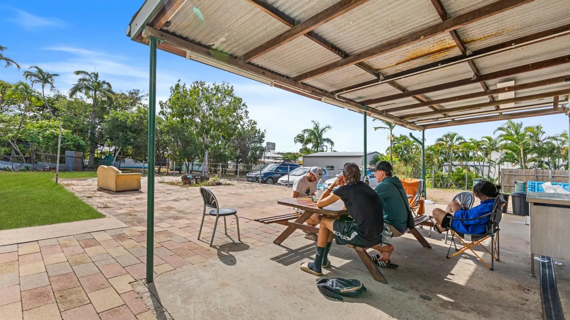 Mangoes Backpacker Hostel & Farmstay Bowen