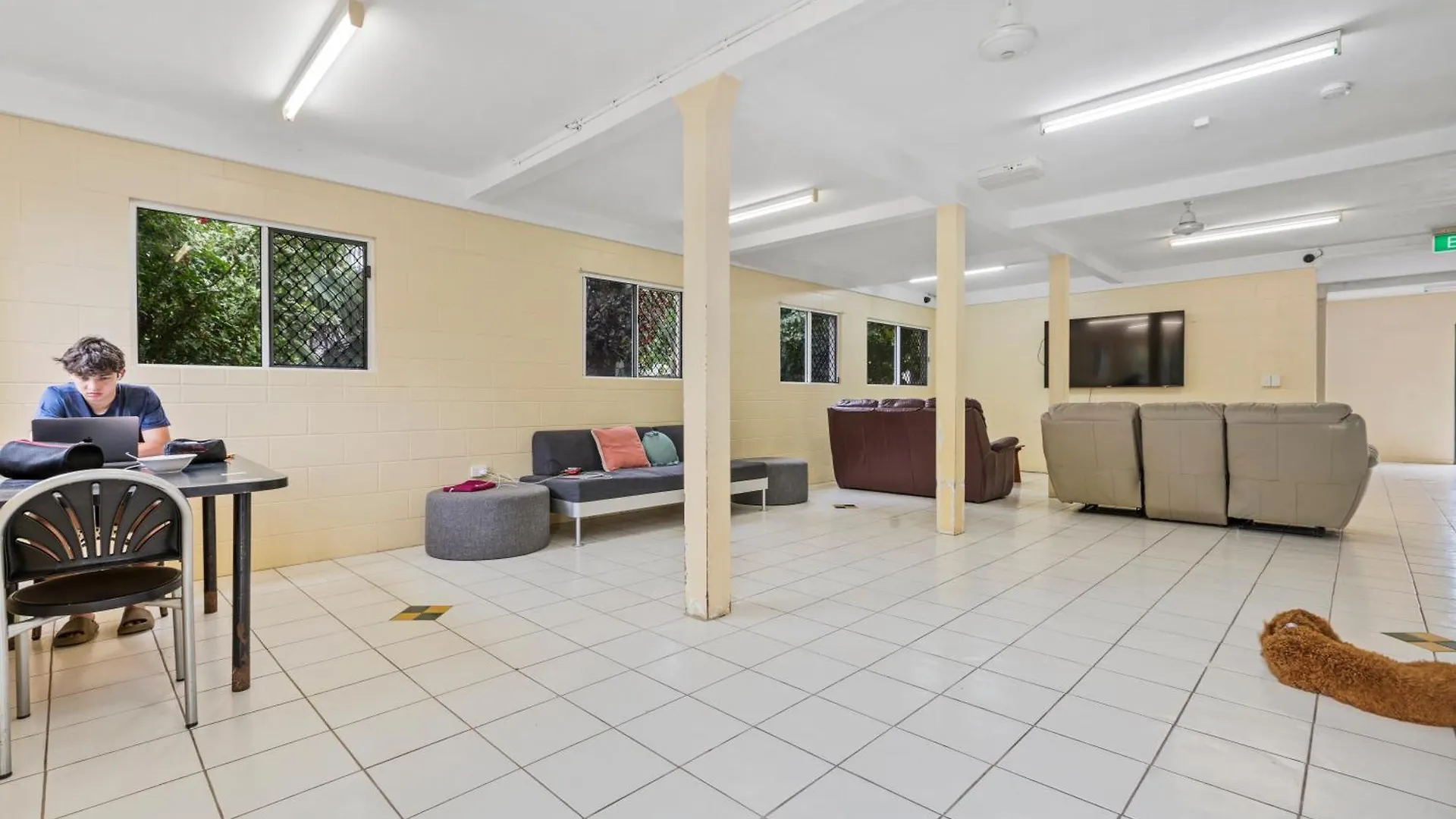 Mangoes Backpacker Hostel & Farmstay Bowen