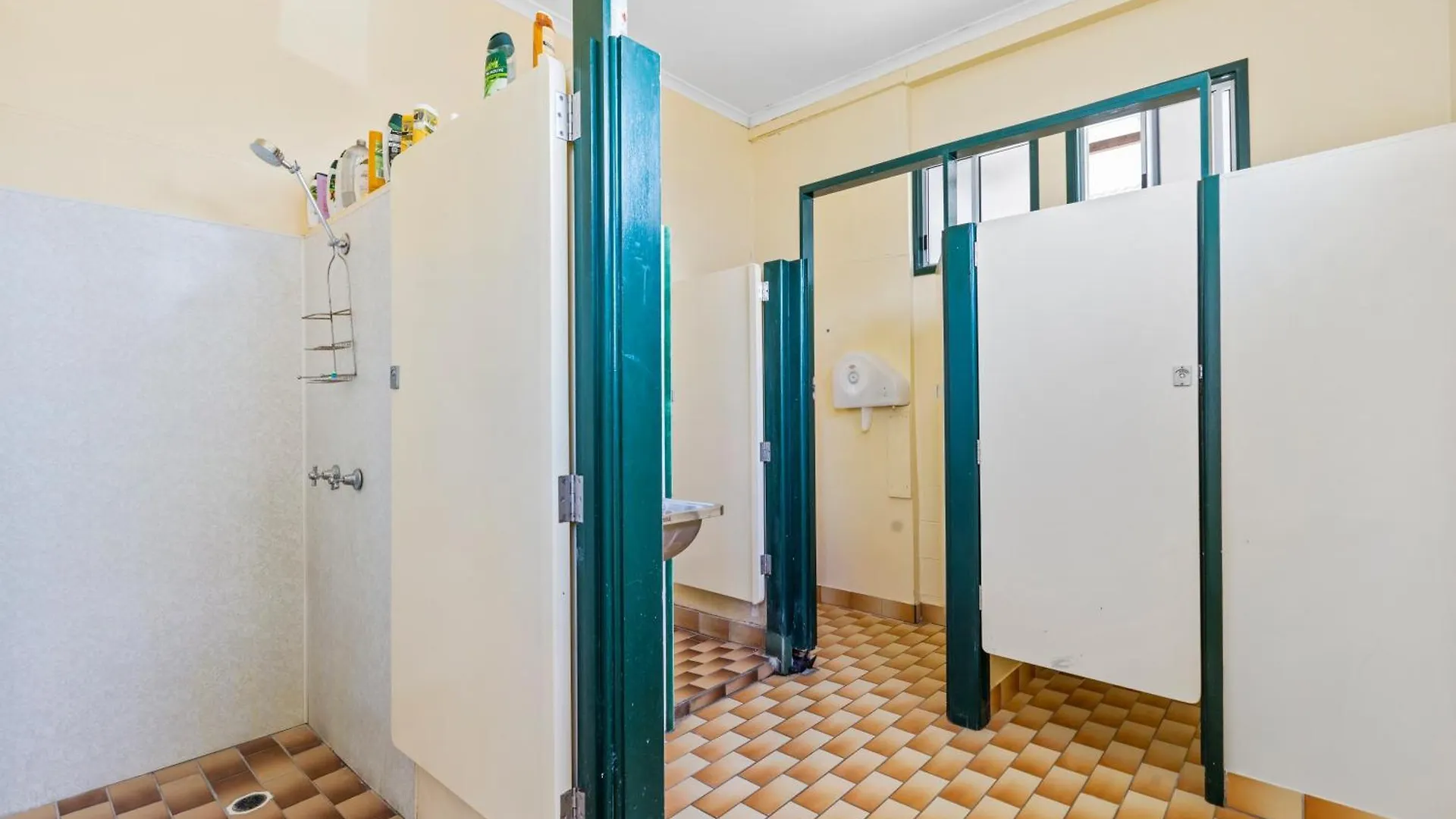 Mangoes Backpacker Hostel & Farmstay Bowen Australia